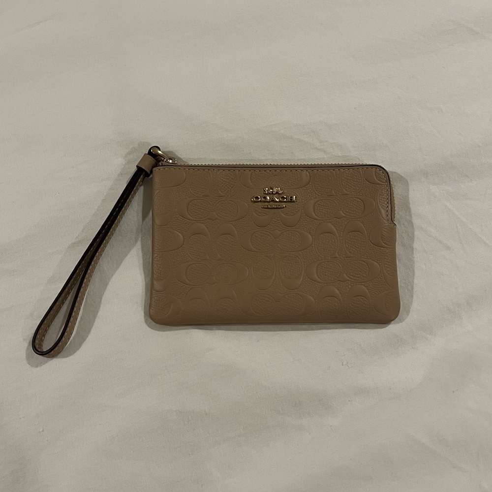 NWOT Tan Coach Leather Wristlet / Wallet